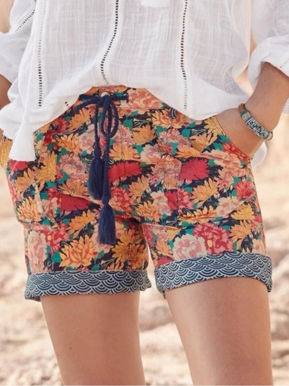 Sundance Festival Boho Floral Drawstring Women’s Shorts - Petite Medium